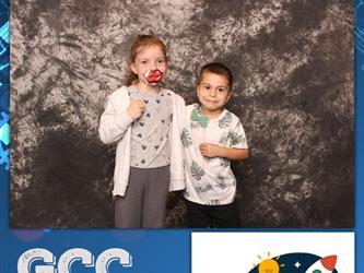 siblings posing for photo booth