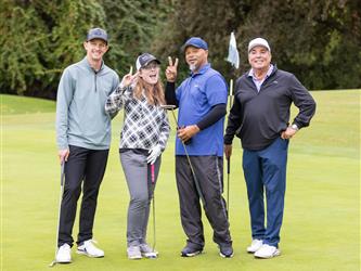 golf attendees group picture