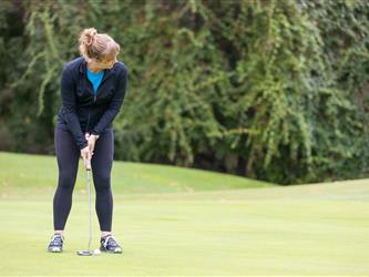 golf players prepping