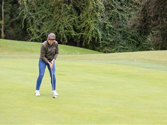 golf player prepping