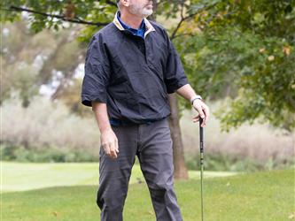 golf player prepping