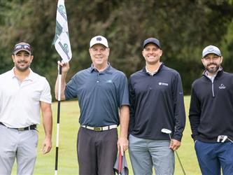 golf attendees group picture